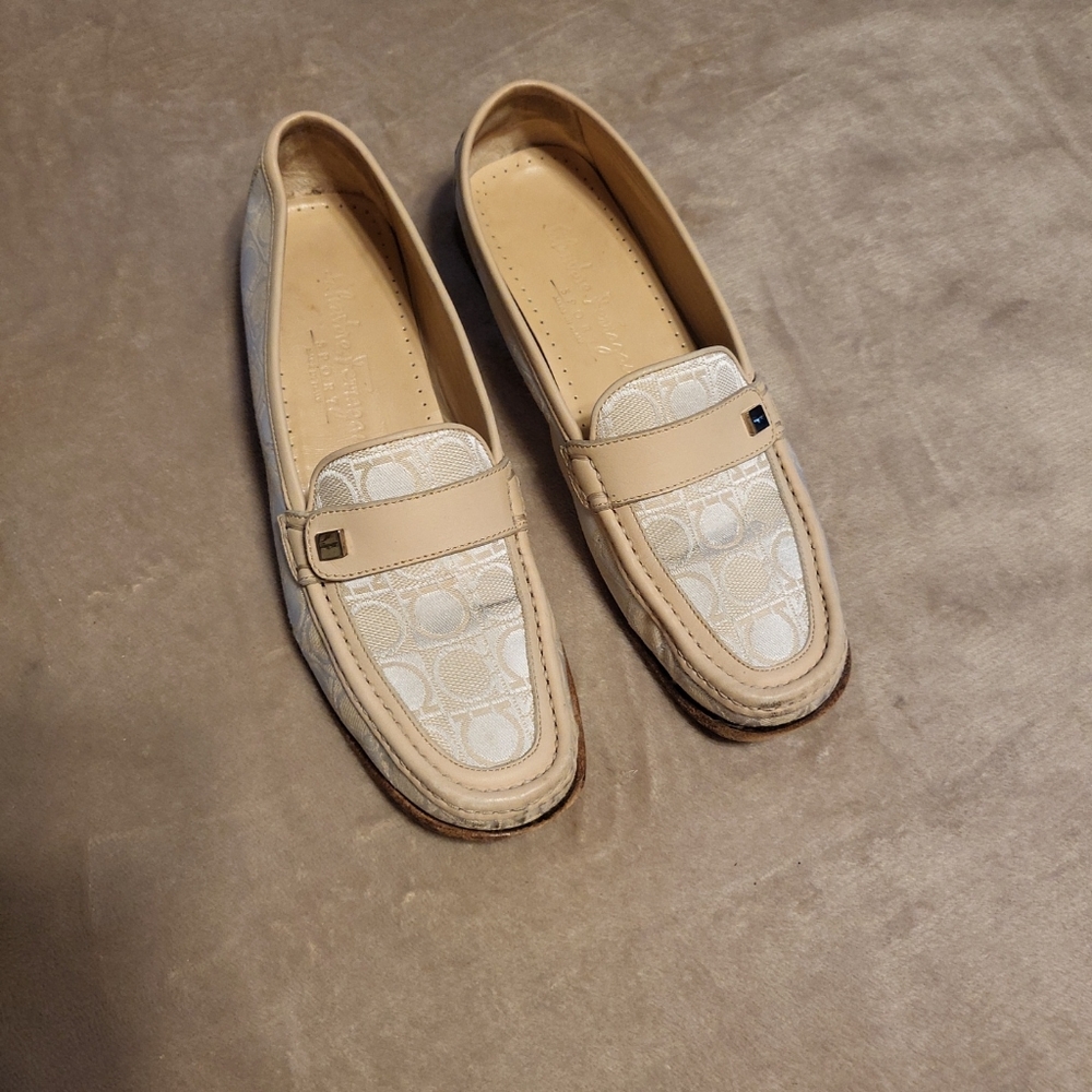 Salvatore Ferragamo Sport Tan & White Loafer Signiture Gancini Women 7 B SN 1440